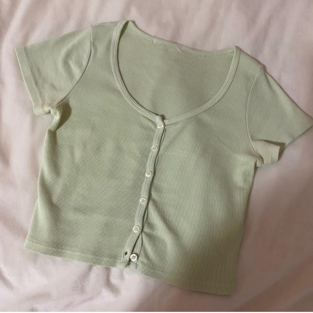 Brandy Melville ☀️ LAST CHANCE Green Button Zelly Top